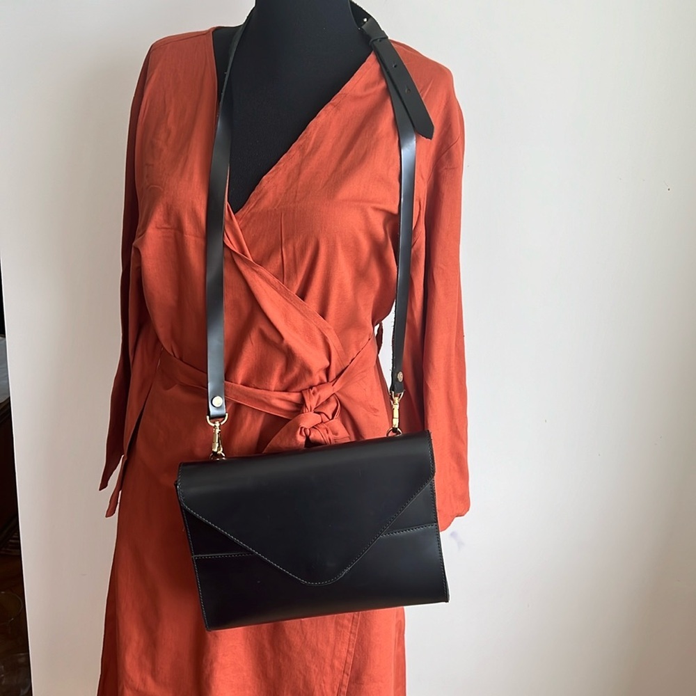 Black leather pocket clutch & crossbody bag - Picture 3 of 13